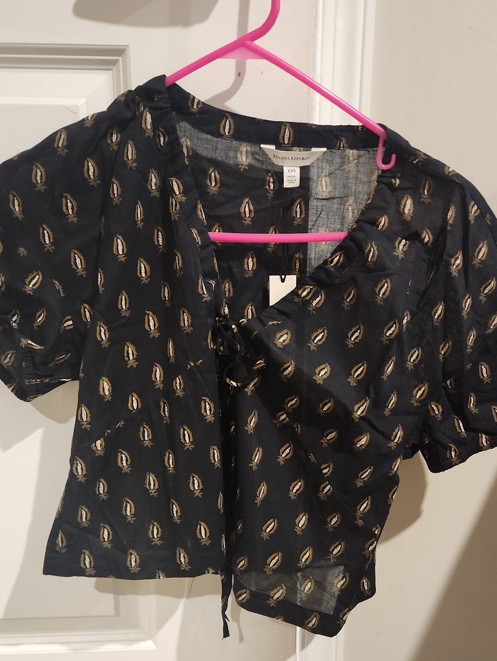 Banana Republic Black Short Sleeve Tie-Front Blouse with Gold Leaf Print